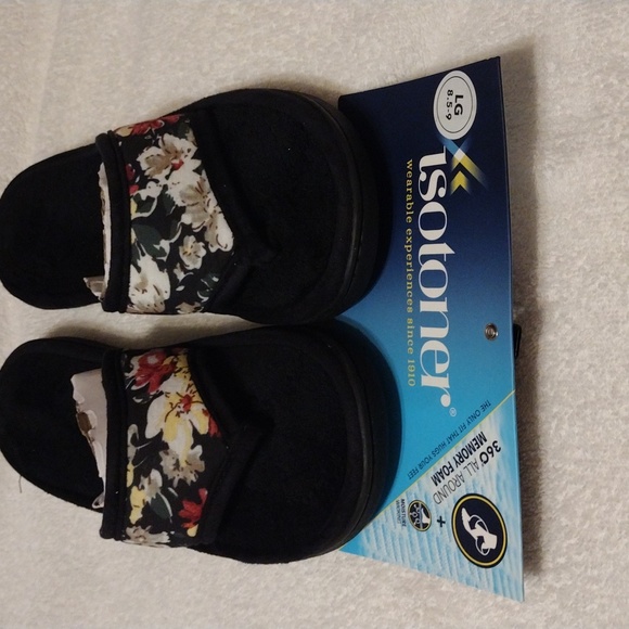 isotoner Shoes - Isotoner, women's flip flop slippers in 8.5/9